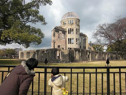 110213・原爆ドームと新幹線 003